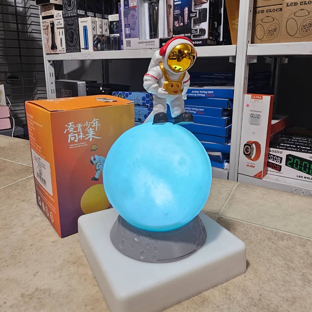 veilleuse LED 3D décoratif en forme d'astronaute Rechargeable par USB